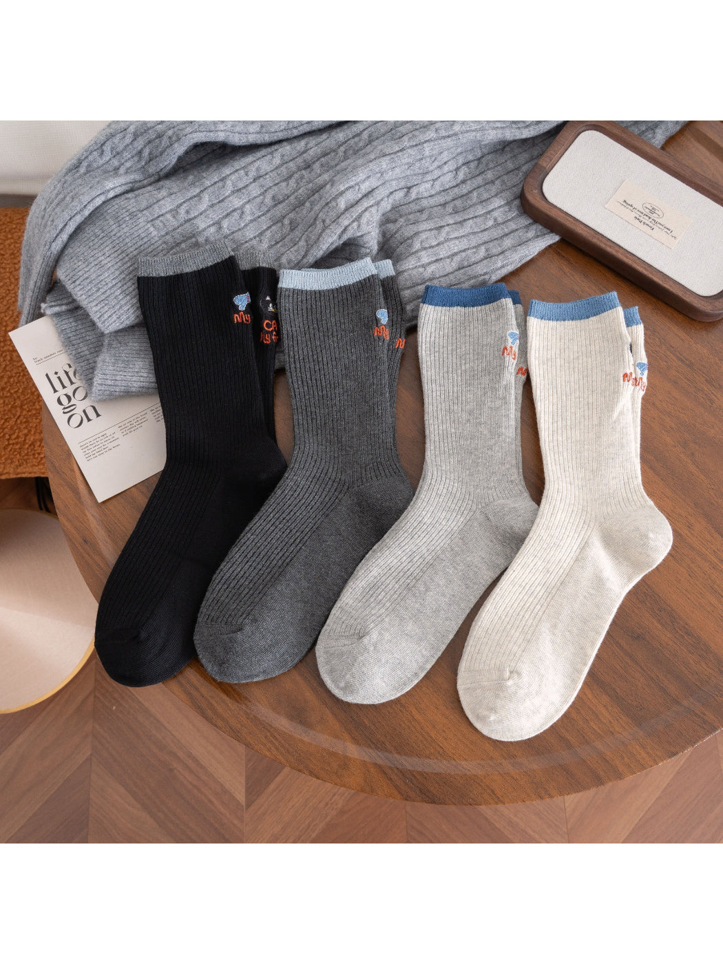 Rufia – Color-Block Cat & Fish Embroidery Socks