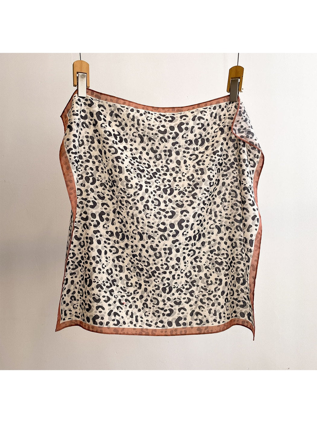 Scarvii - Retro Leopard Print Colorblock Border Square Scarf
