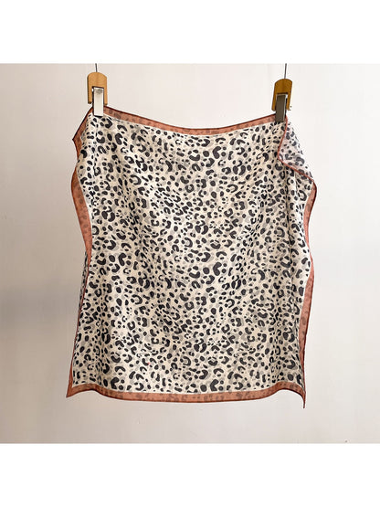 Scarvii - Retro Leopard Print Colorblock Border Square Scarf
