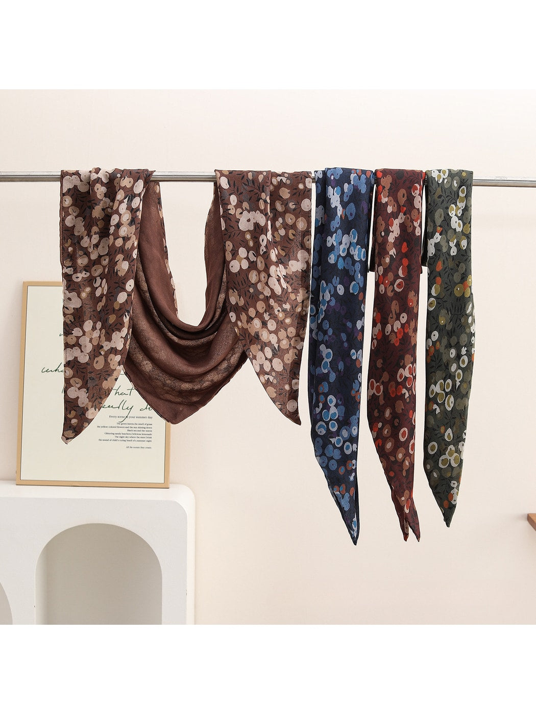 Scarvii - Retro Small Floral Print Triangle Scarf