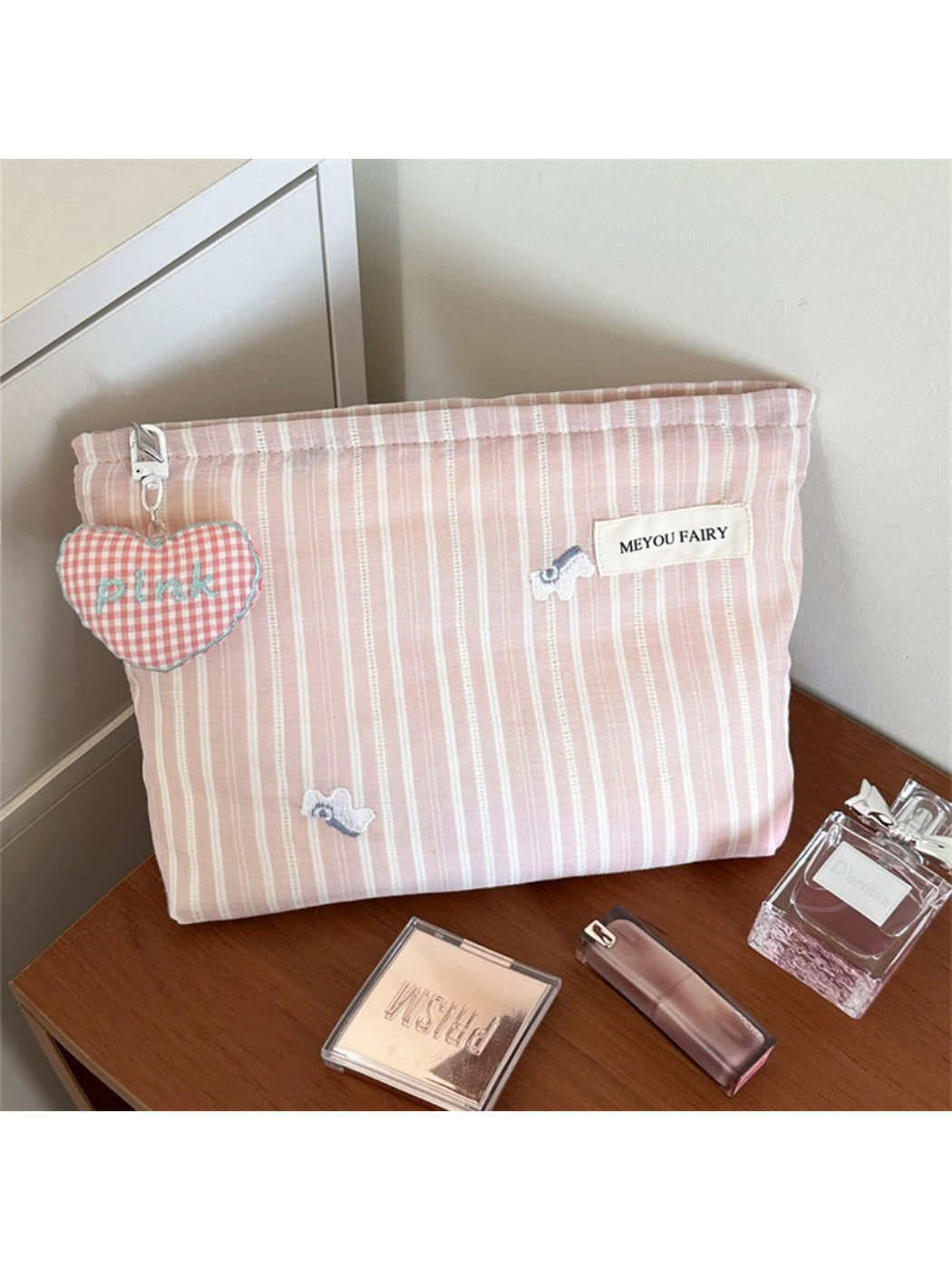 Side view of Cosbai gingham pink makeup pouch highlighting pull