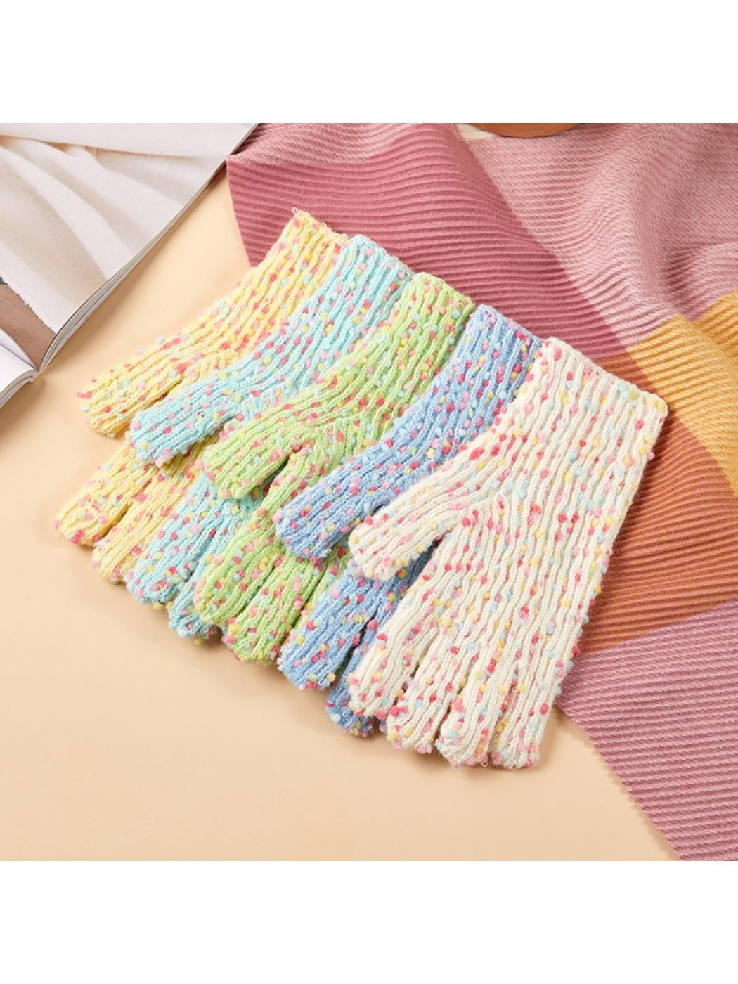 Gloving – Touchscreen Knitted Gloves with Colorful Dots