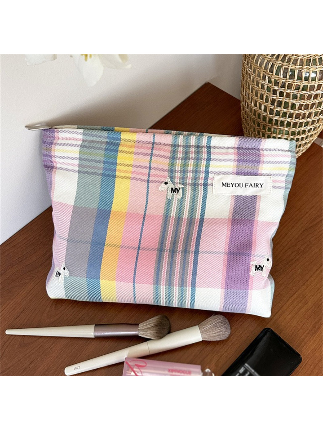 Close-up of and plaid fabric texture on Cosbai travel cosmetic pouch