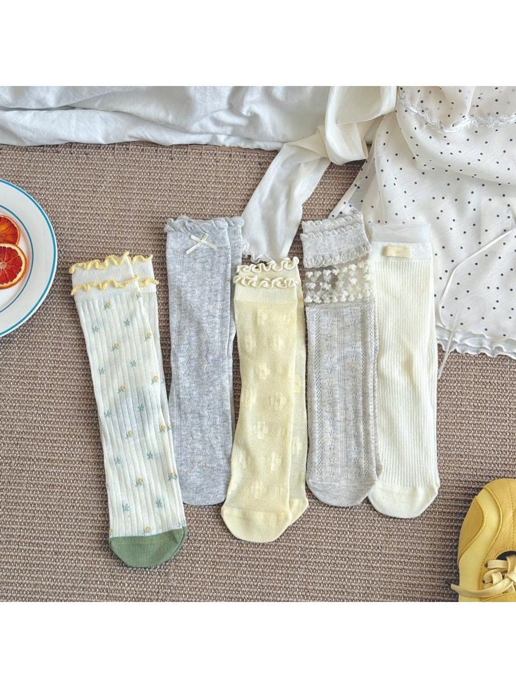 Rufia - Sweet Ruffled Detail Fashion Crew Socks