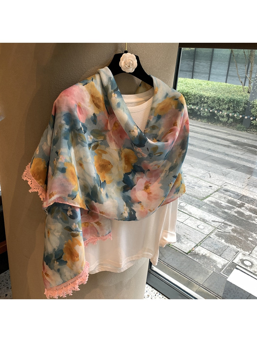 Scarvii - Elegant Floral Printed Rectangular Scarf