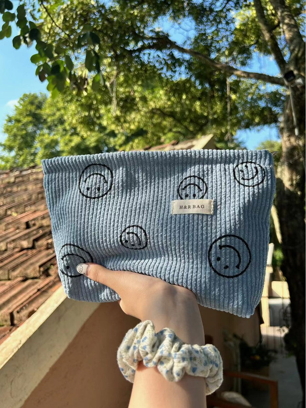 Cosbai - Smile Print Handheld Travel Cosmetic Bag