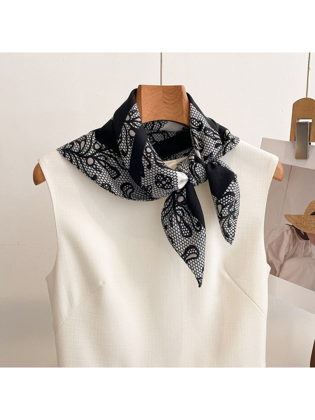 Scarvii - Geometric Concentric Print Square Scarf