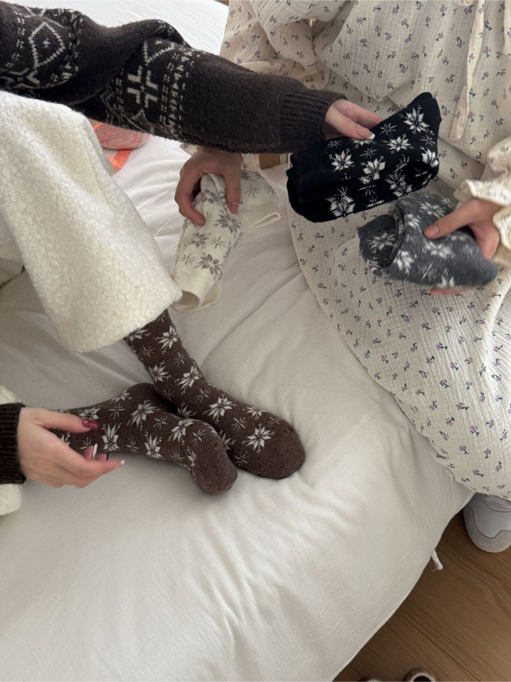 Rufia - Snowflake Pattern Crew Socks product image 7