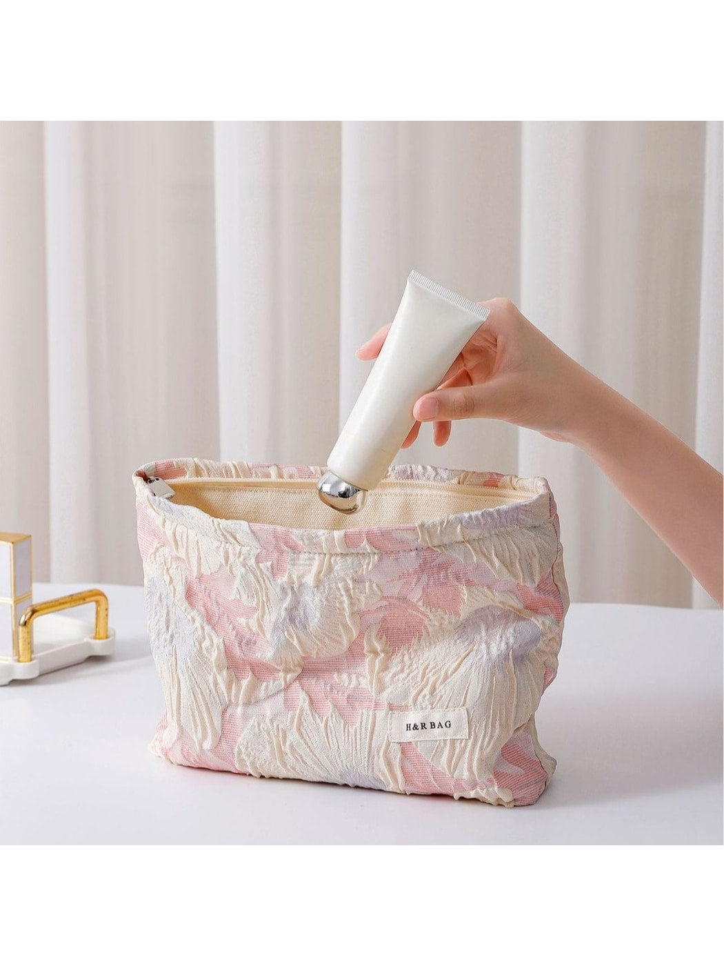 Cosbai - Sweet Floral Cosmetic Organizer Bag