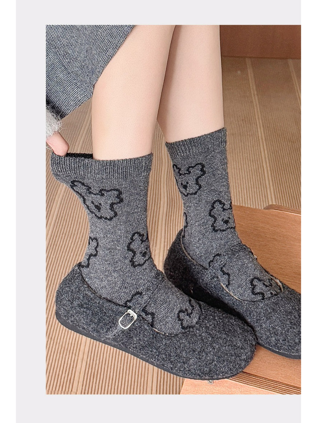 Rufia - Outline Bear Cozy Crew Socks