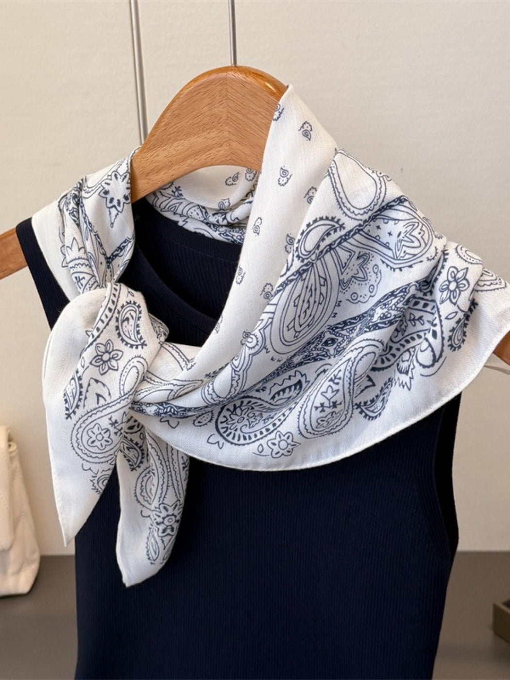 Scarvii - Paisley Print Square Scarf - Vintage & Boho