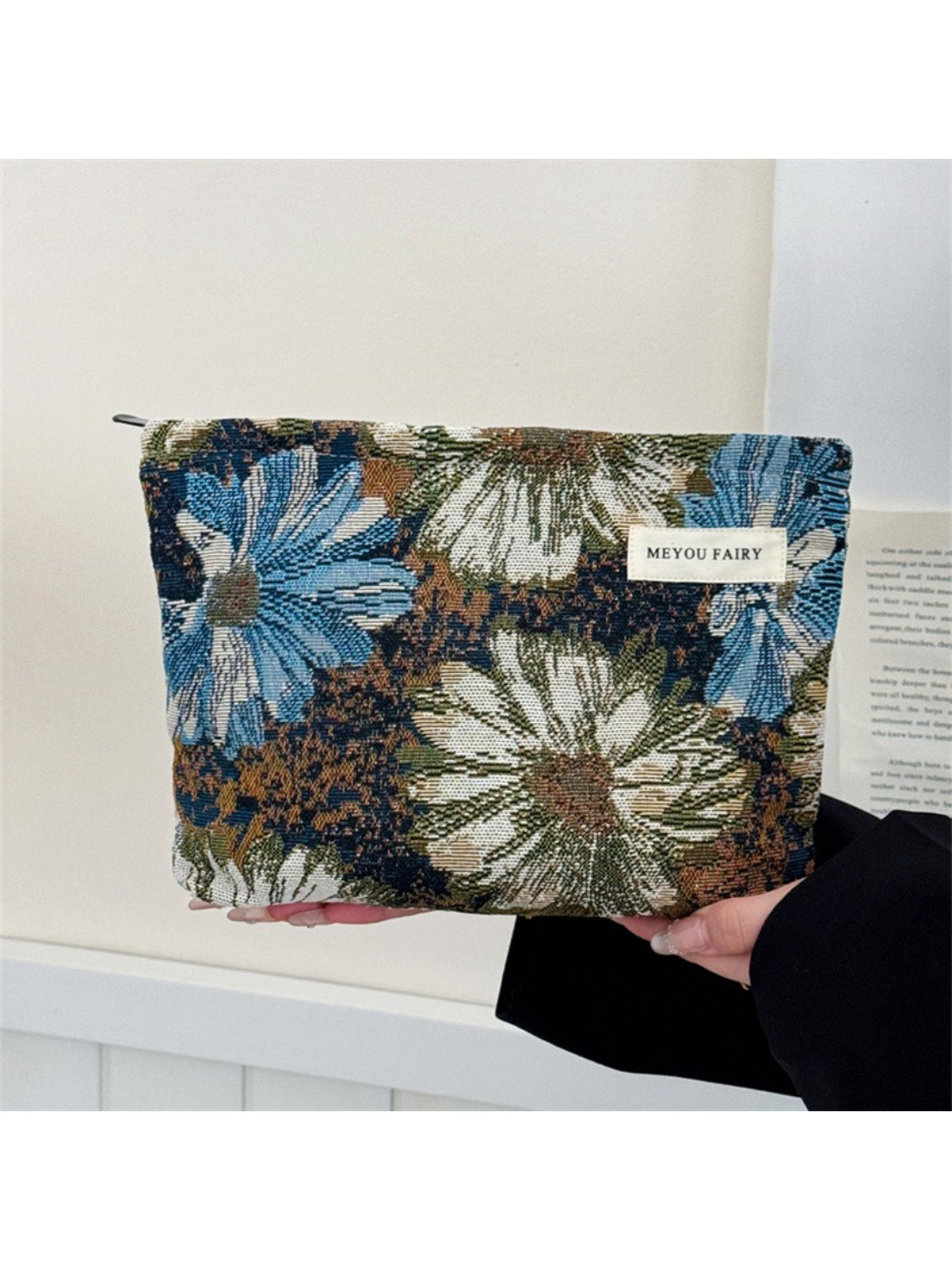 Cosbai - Vintage Jacquard Floral Pouch