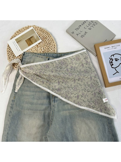 Scarvii - Elegant Floral Pattern Triangle Bandana