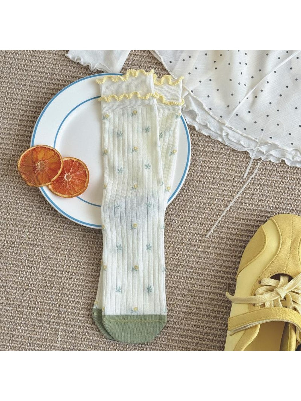 Rufia - Sweet Ruffled Detail Fashion Crew Socks