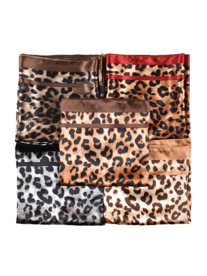 Scarvii - Square Scarf with Leopard Print
