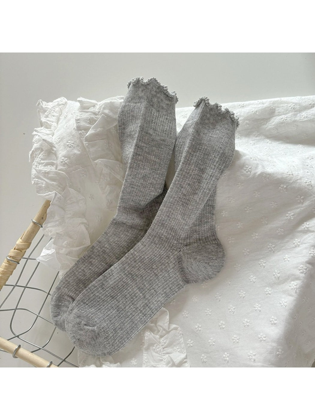 Rufia - Minimalist Solid Color Ruffles Trim Crew Socks