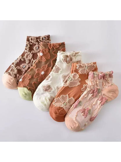 Rufia - Vintage Floral Relief Pattern Ankle Socks