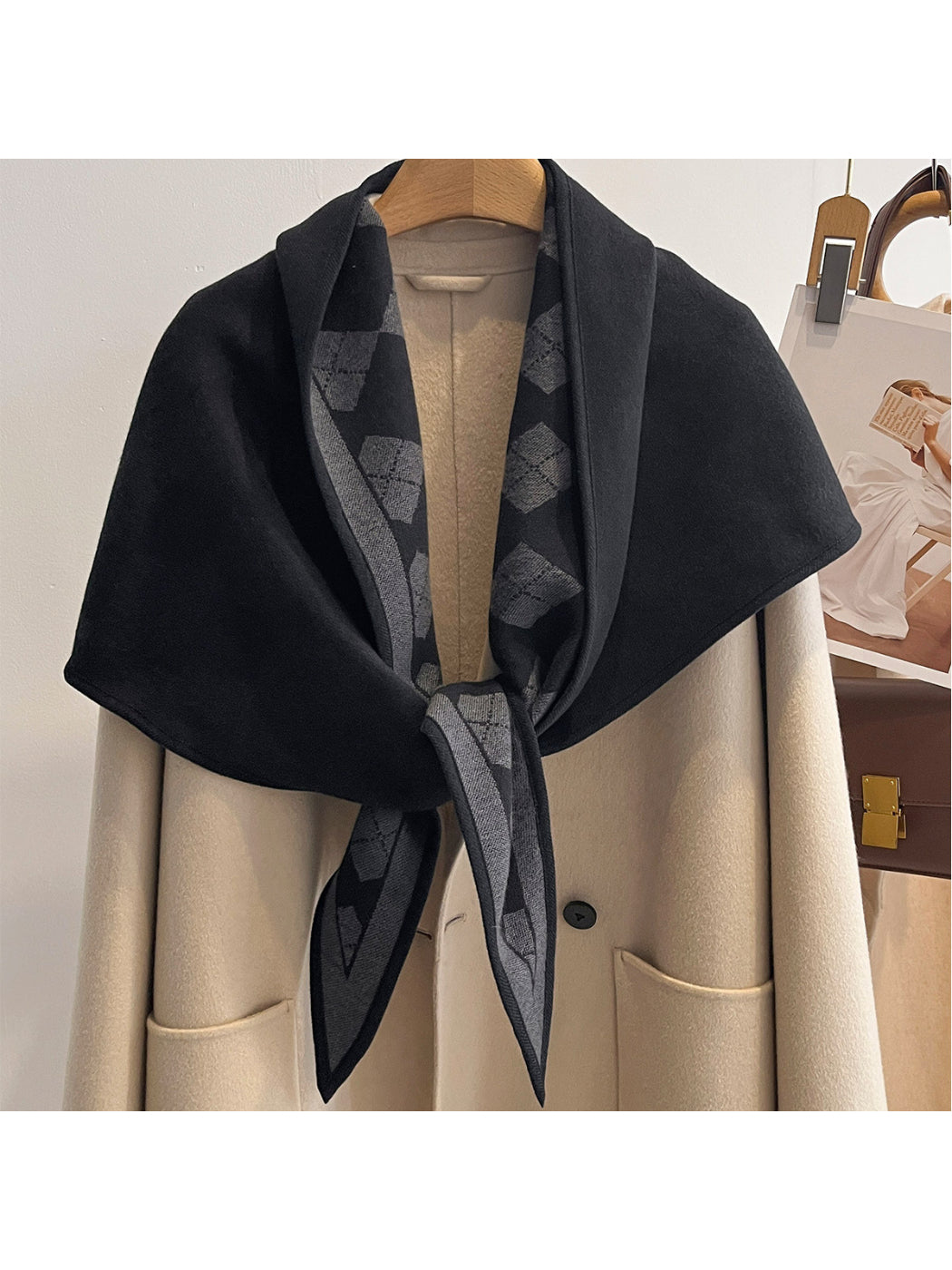 Scarvii - Diamond Pattern Contrast Border Triangle Scarf