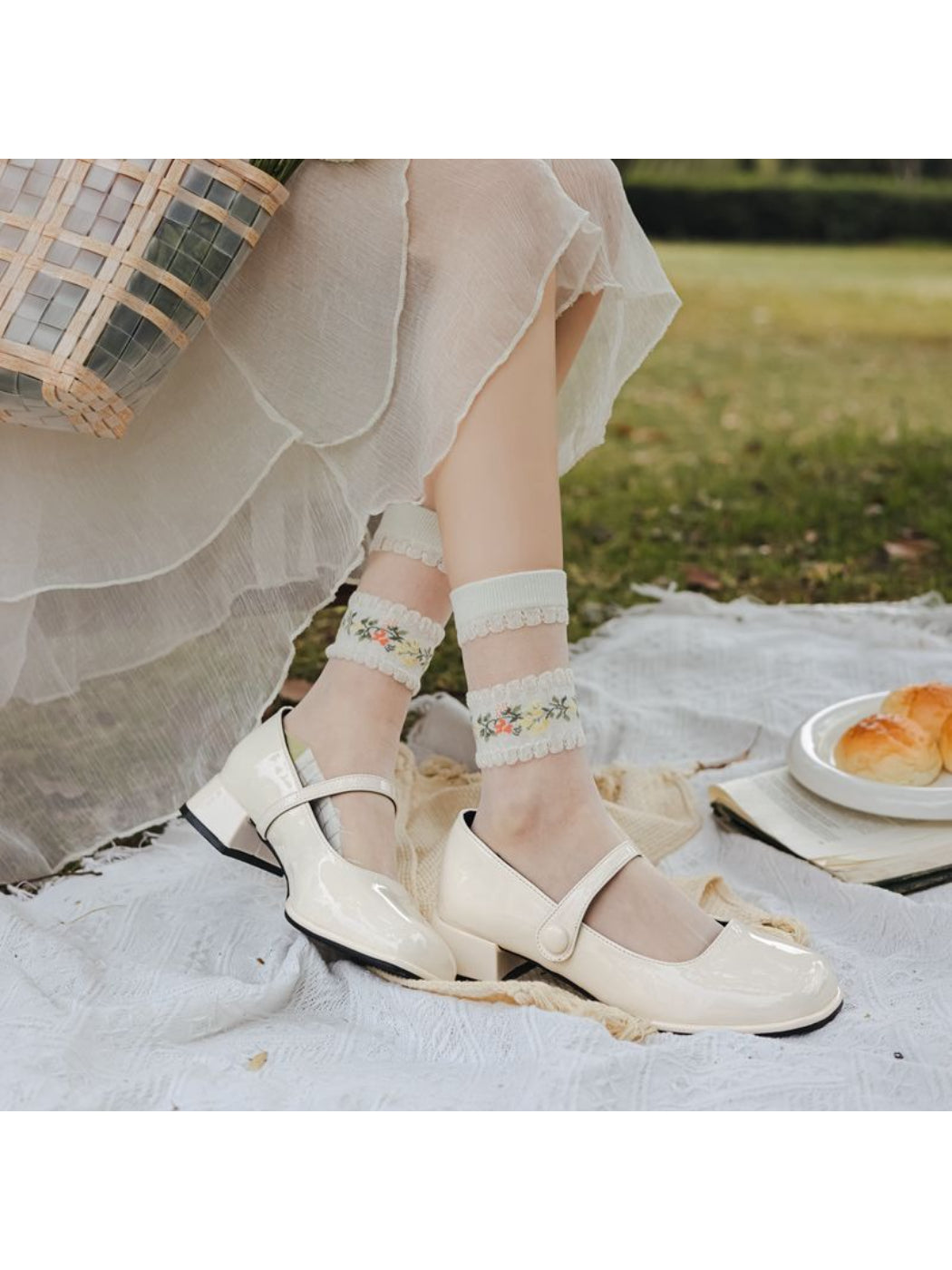 Rufia - Vintage Floral Vine Sheer Crew Socks product image 2