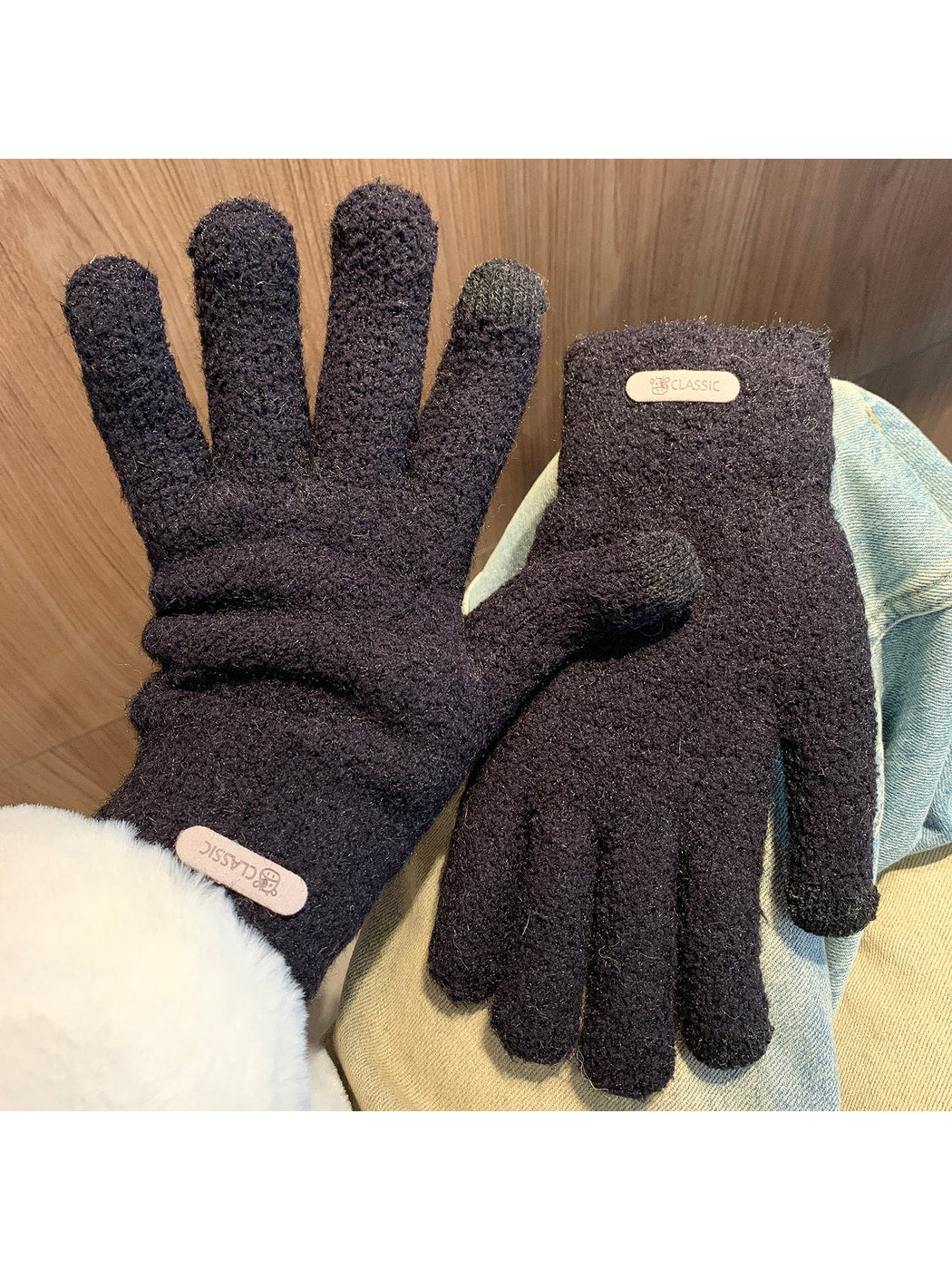 Gloving - Minimal Solid Color Winter Knit Gloves