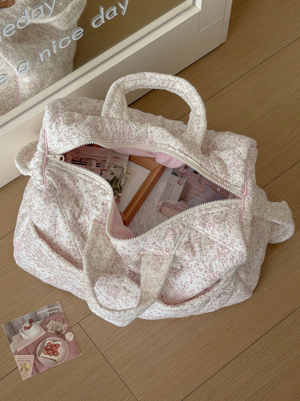 Top view of Cosbai floral travel bag highlighting padded design