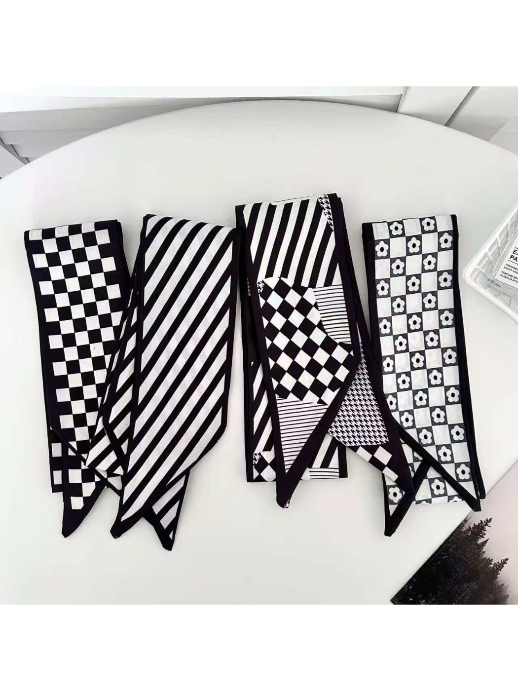 Scarvii - Bold Monochrome Pattern Skinny textile accessory