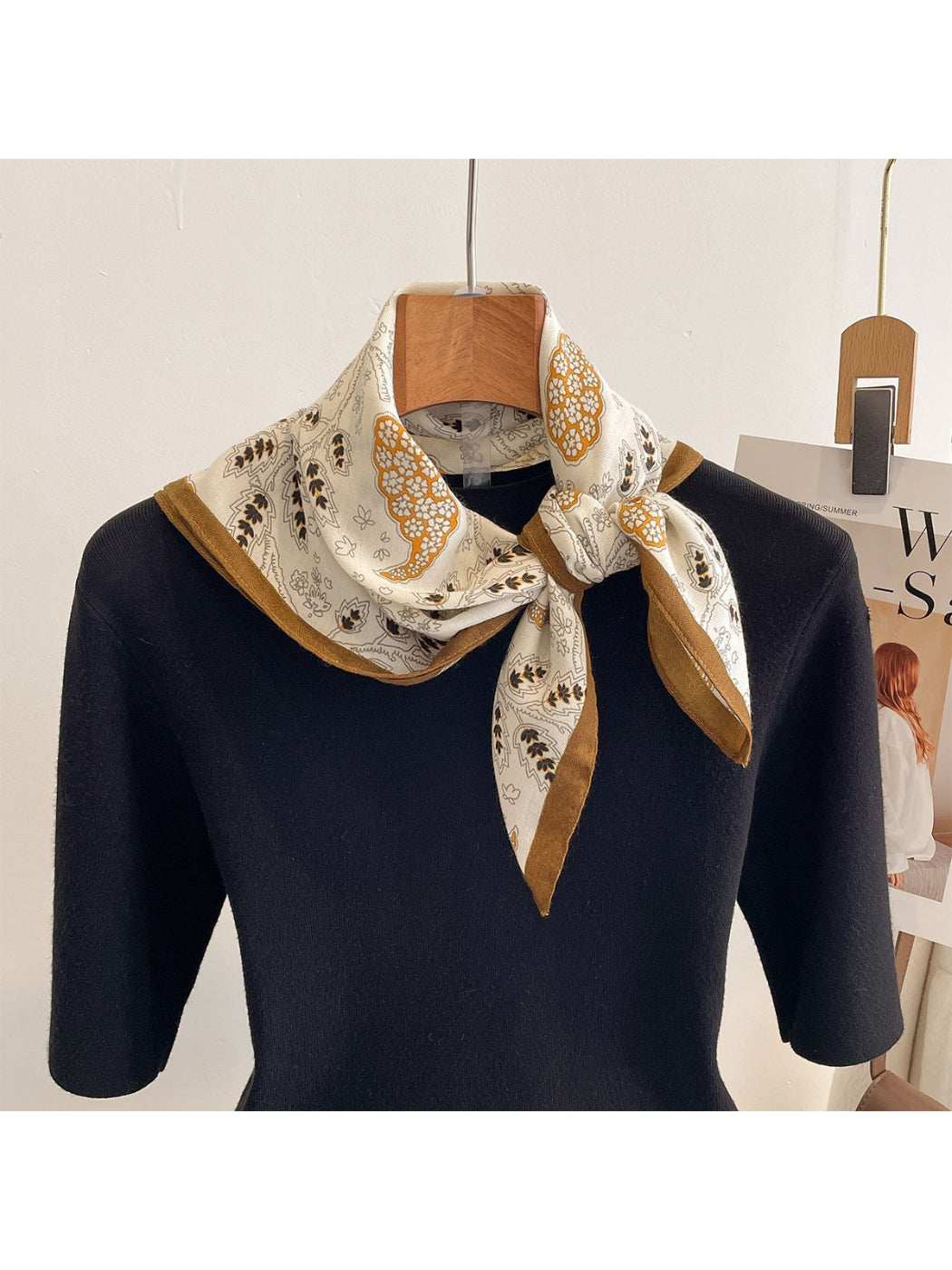 Scarvii - Printed Floral Paisley Pattern Square Scarf