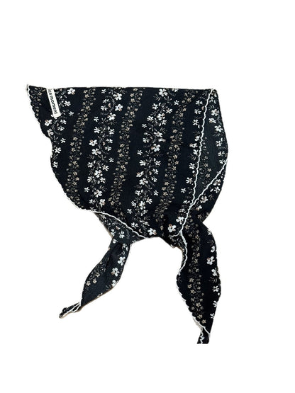 Scarvii - Ditsy Floral Triangle Bandana