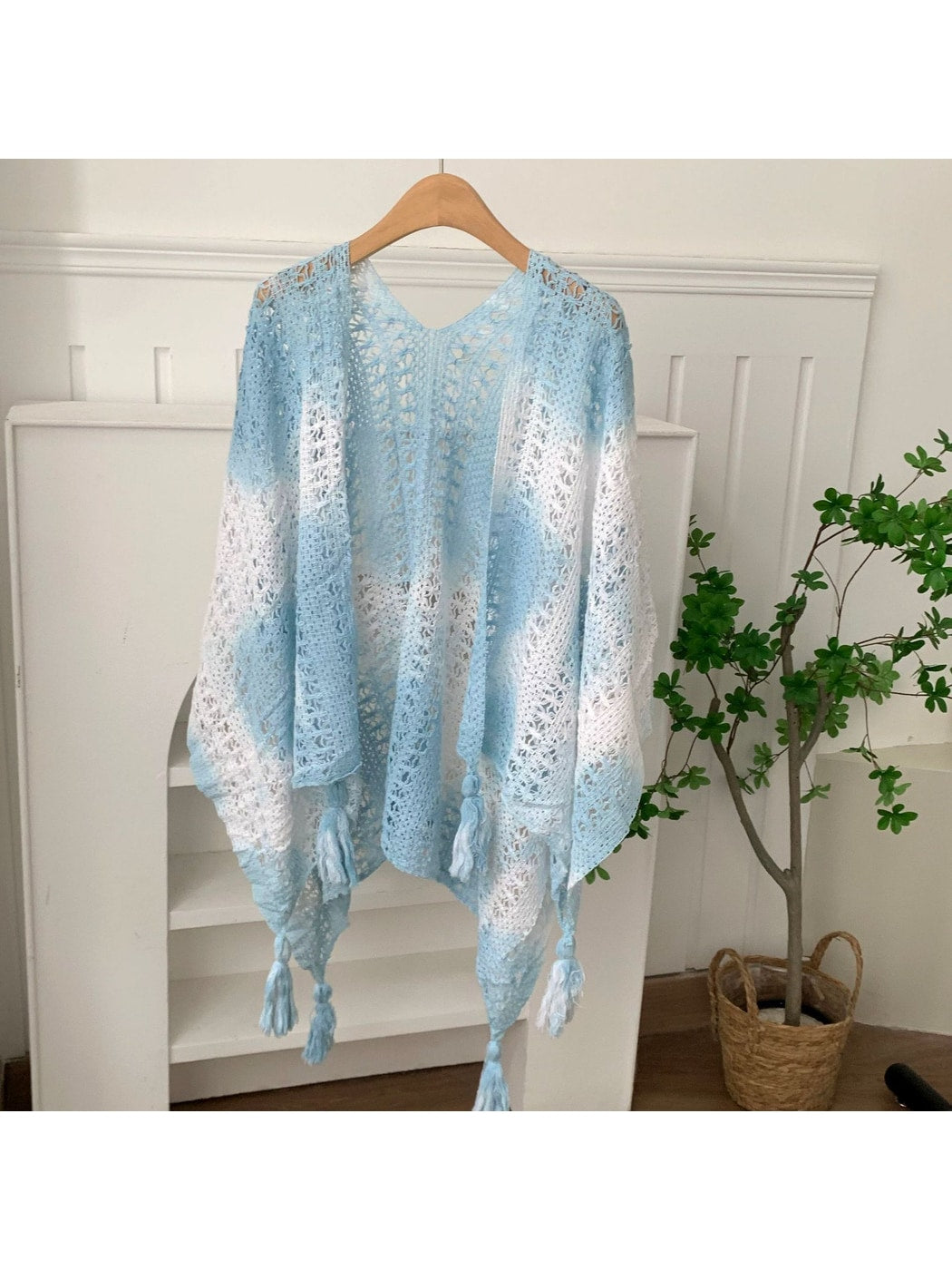 Scarvii - Gradient Openwork Tassel Trim Cape Shawl
