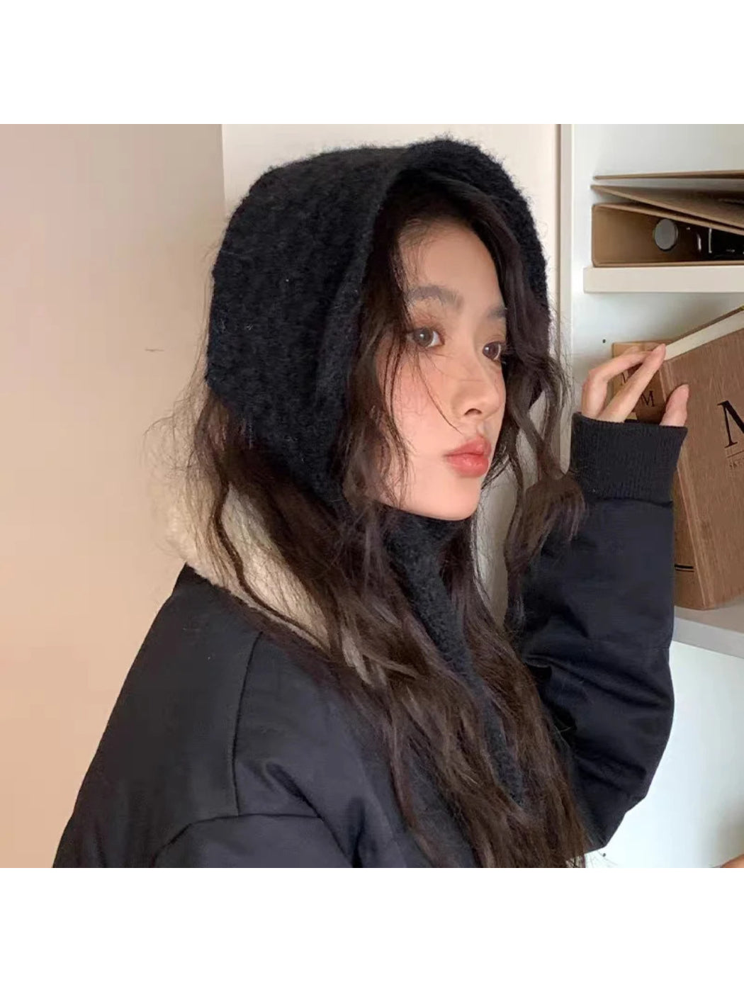 Scarvii – Fuzzy Cozy Bonnet Hat