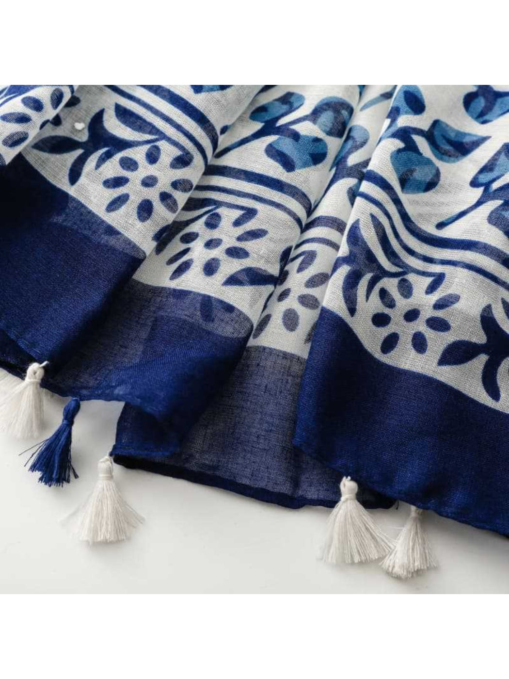 Scarvii - Flowing Geometric Stripe Print Scarf