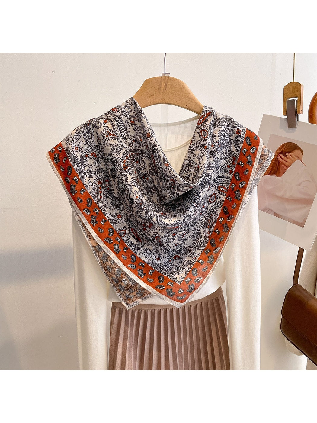 Scarvii - Vintage Inspired Paisley Pattern Square Scarf