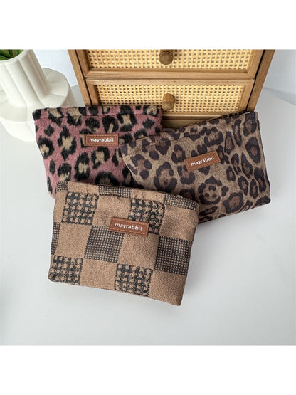 Cosbai - Retro Leopard Print Toiletry Bag