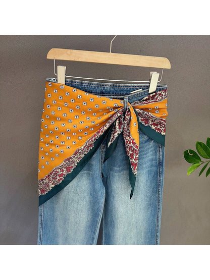 Scarvii - Vintage Contrast Trim Floral Triangle Bandana