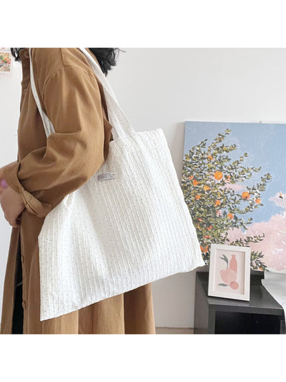 Cosbai white crinkle tote bag held by a model, showing size and fit