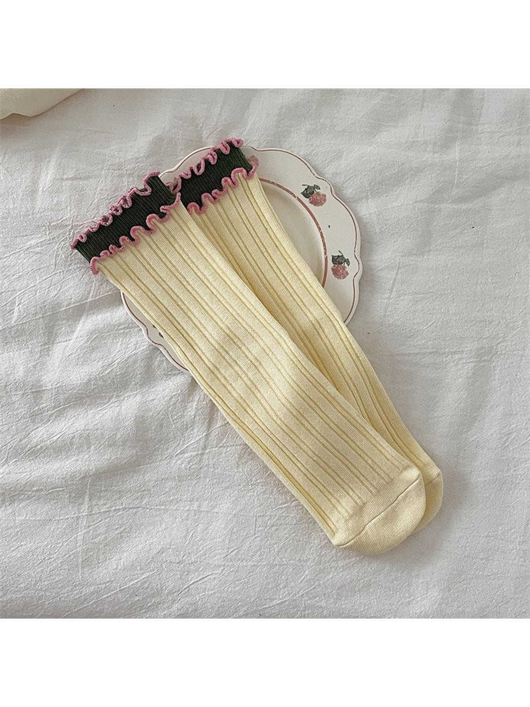 Rufia - Contrast Ruffle Trim Ribbed Crew Socks