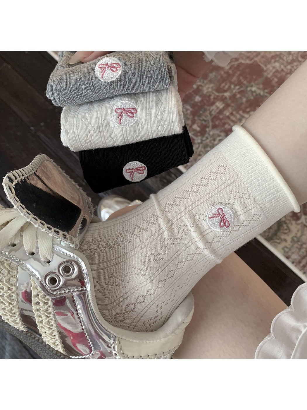 Rufia - Bow Embroidery Textured Pattern Crew Socks