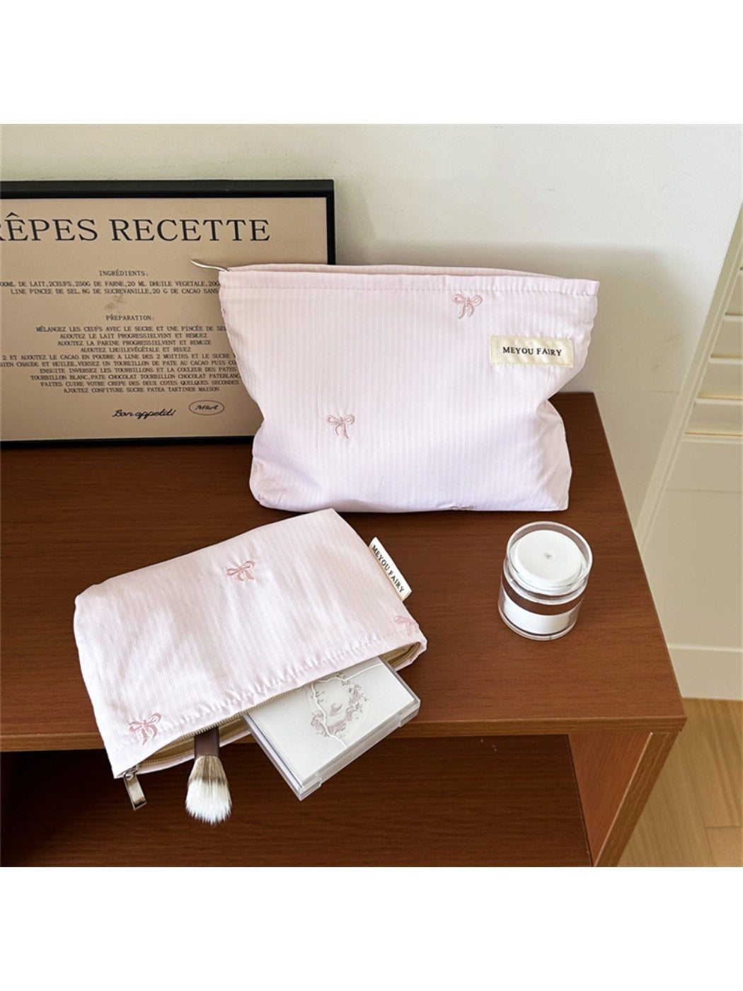 Cosbai - Simple Makeup Pouch with Bow Print