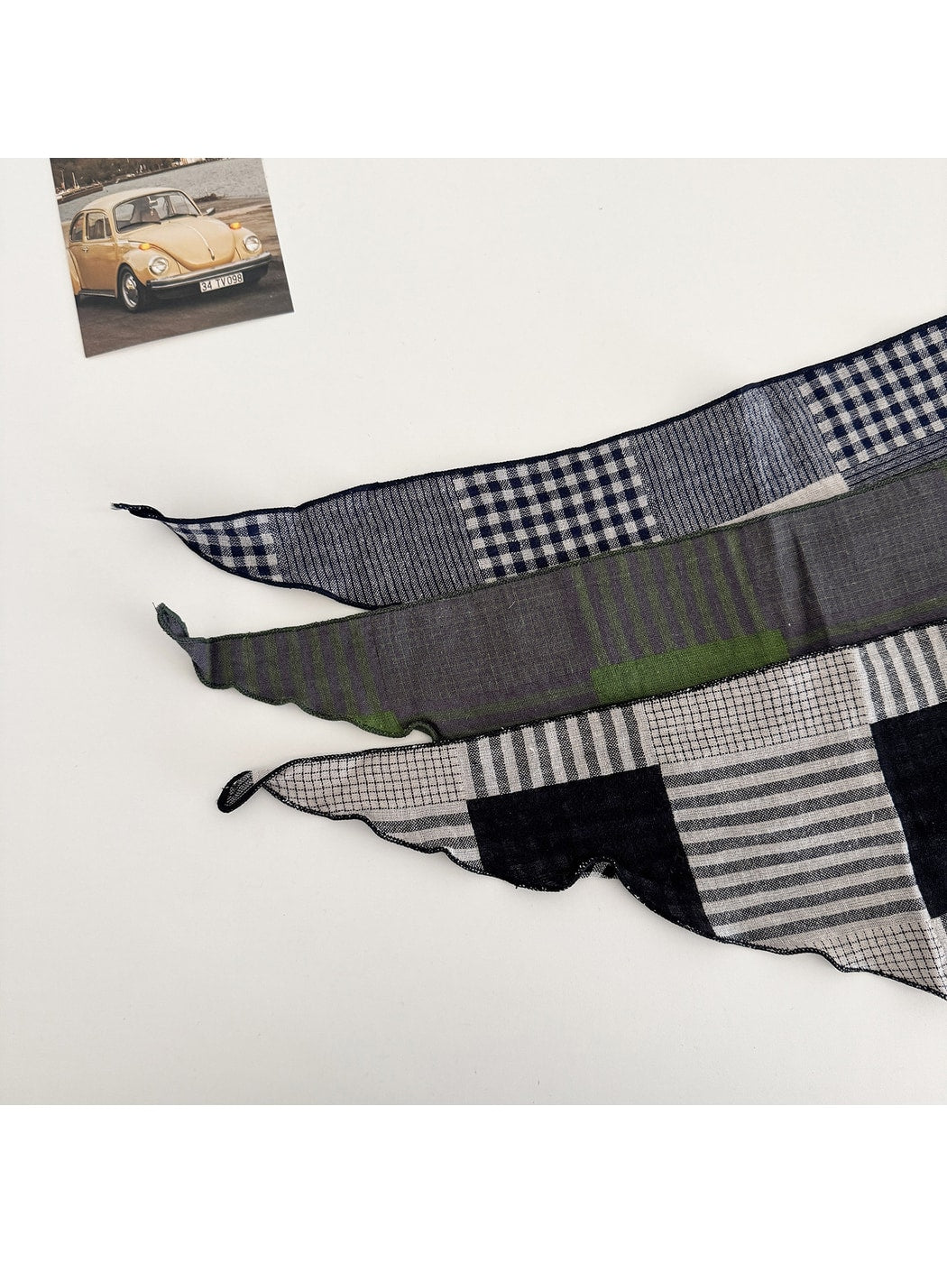Scarvii - Retro Geometric Check Triangle Bandana