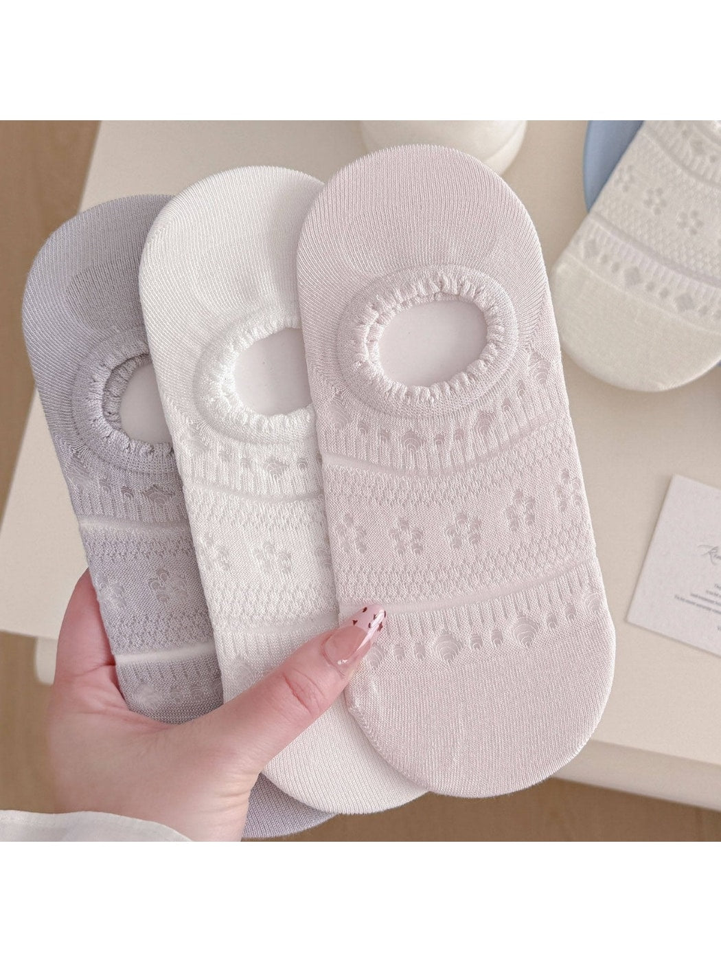 Rufia - Subtle Floral Pattern Women's No Show Socks