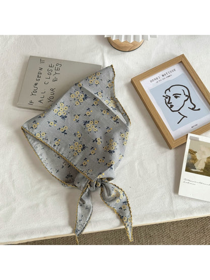 Scarvii - Vintage Floral Triangle Bandana