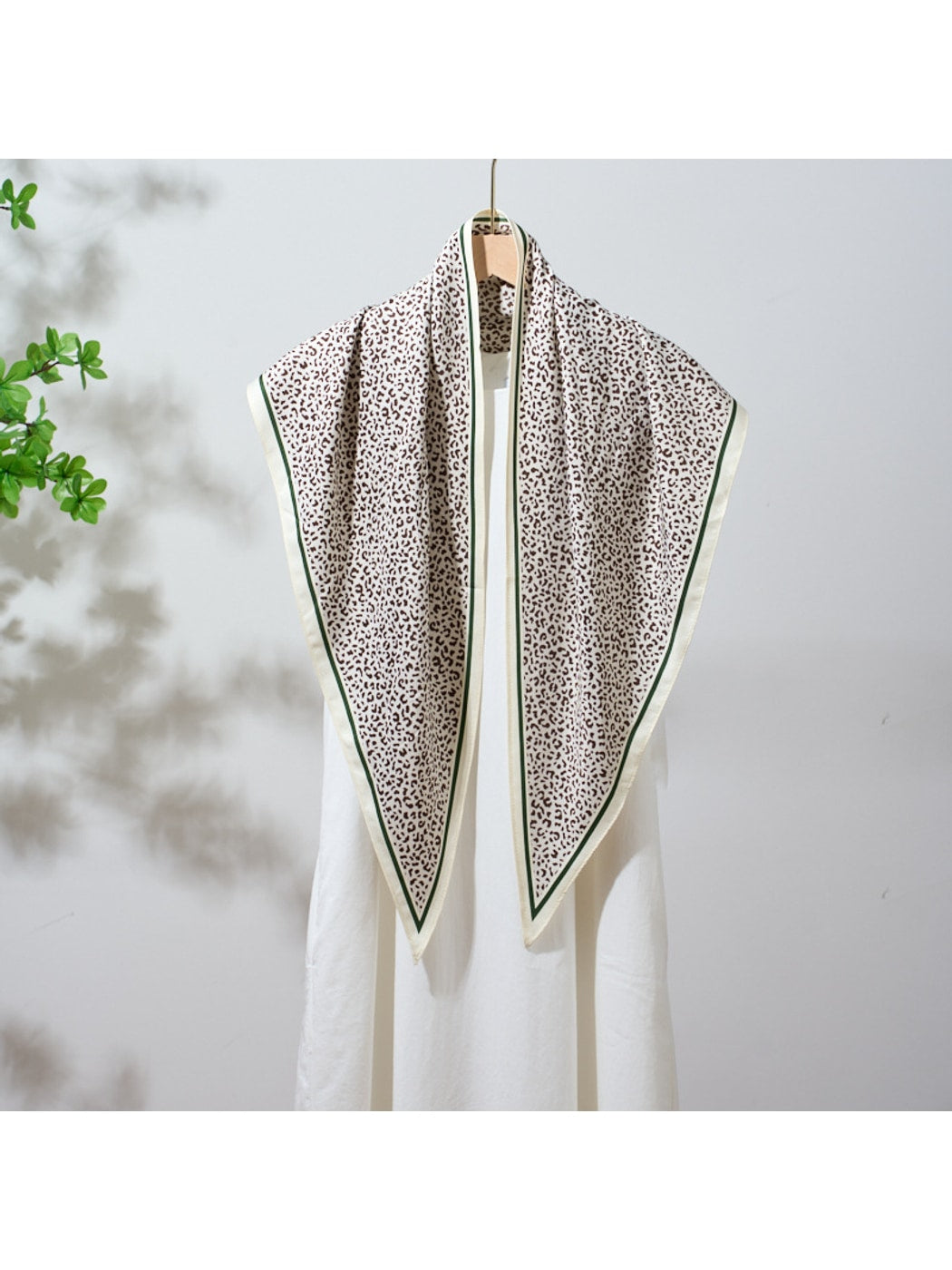 Scarvii - Leopard Pattern Fashion Triangle Scarf