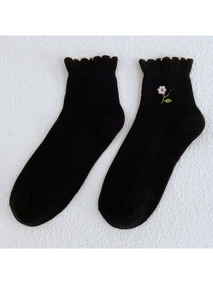 Rufia - Scalloped Floral Embroidered Ankle Socks