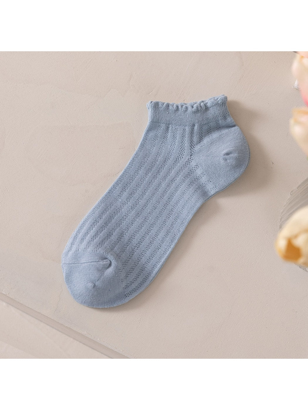 Rufia - Solid Color Ribbed Scalloped Cuffs Ankle Socks