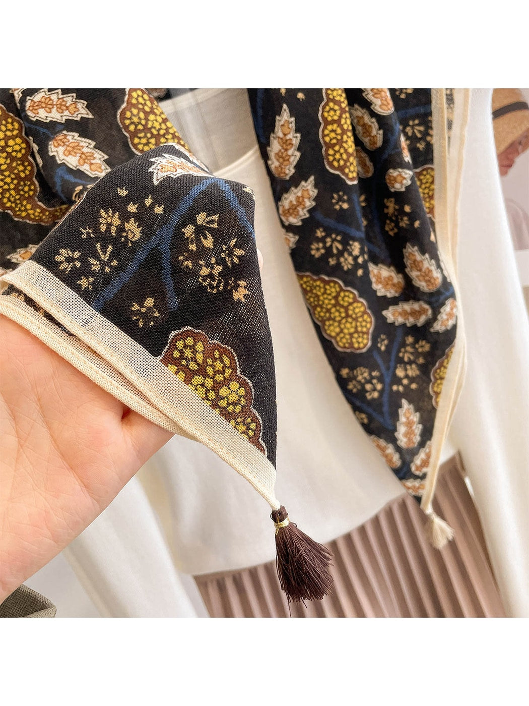 Scarvii - Rustic Floral Printed Tassel Square Scarf