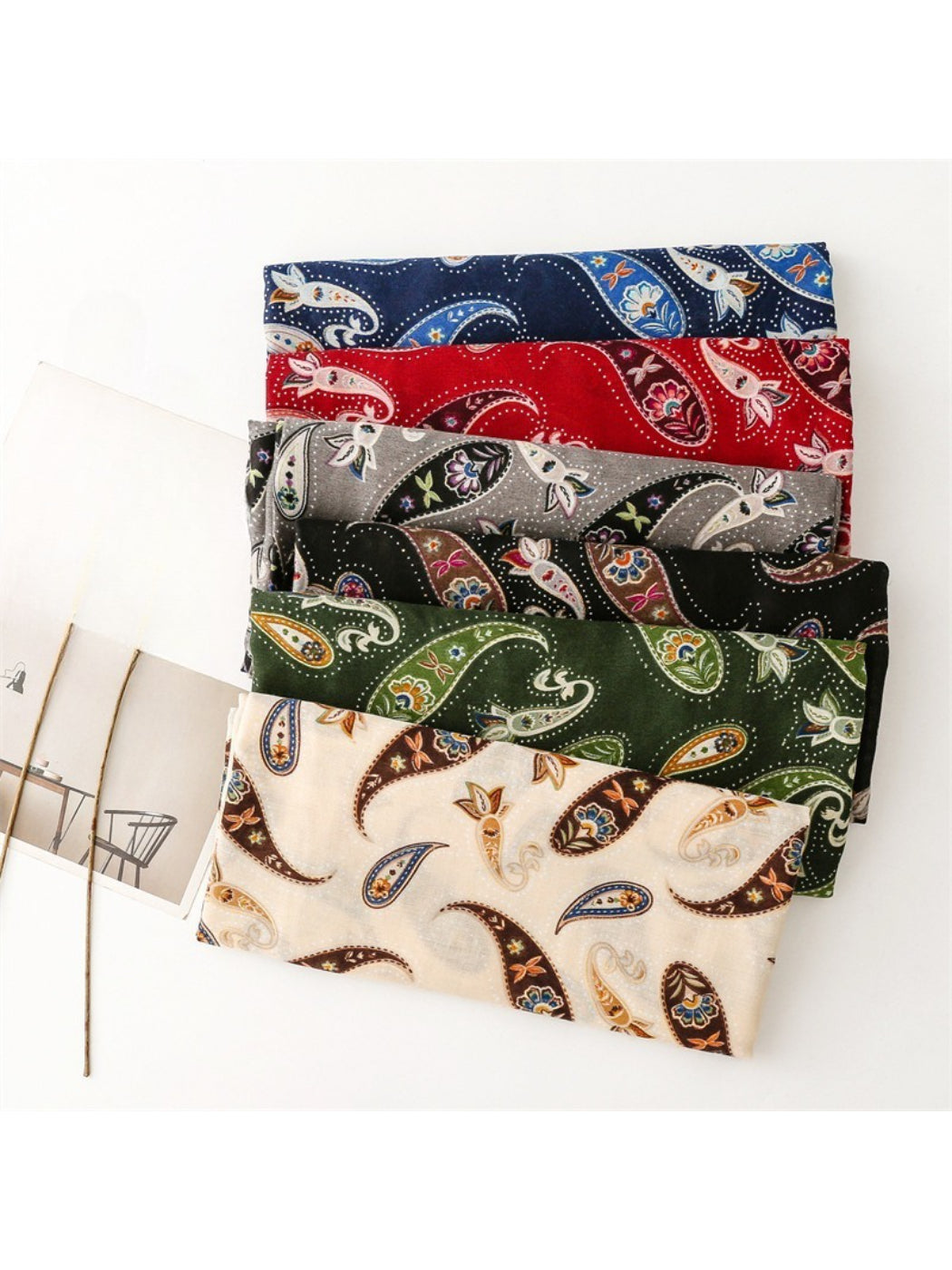 Scarvii - Vintage Paisley Pattern Scarf
