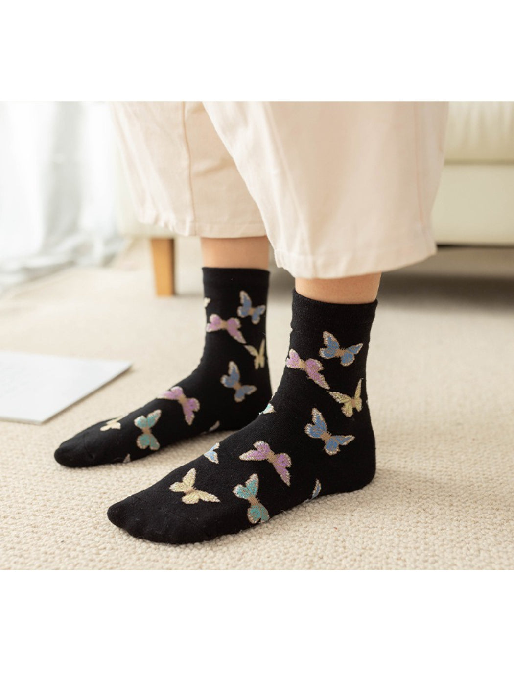 Rufia - Delicate Butterfly Motif Crew Socks
