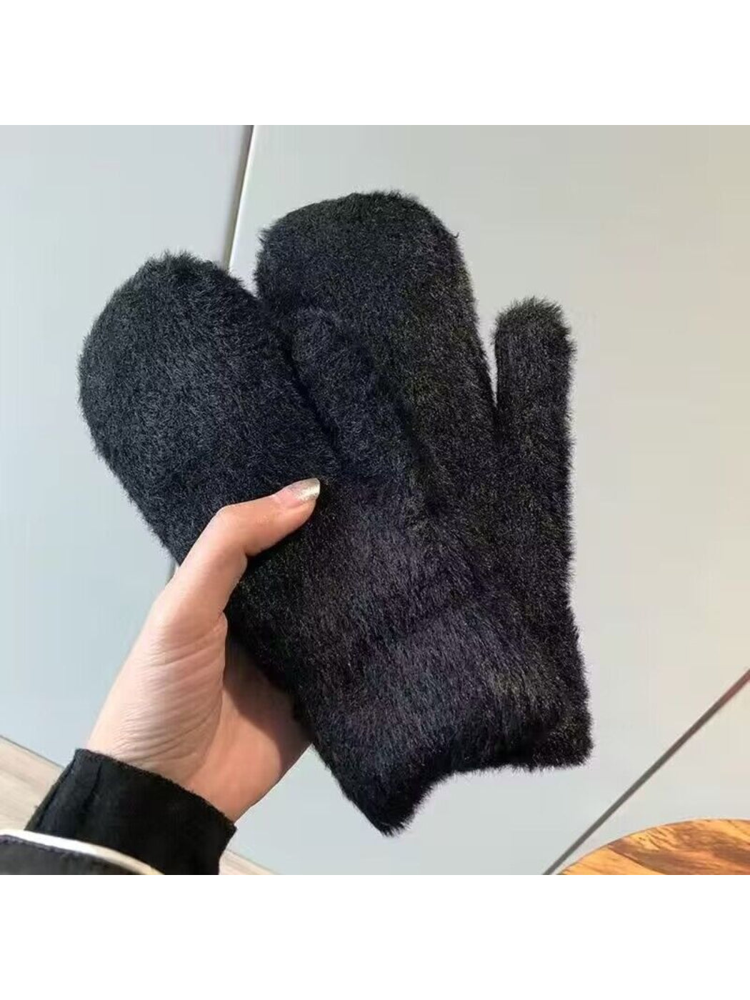 Gloving - Plush Solid Color Mittens