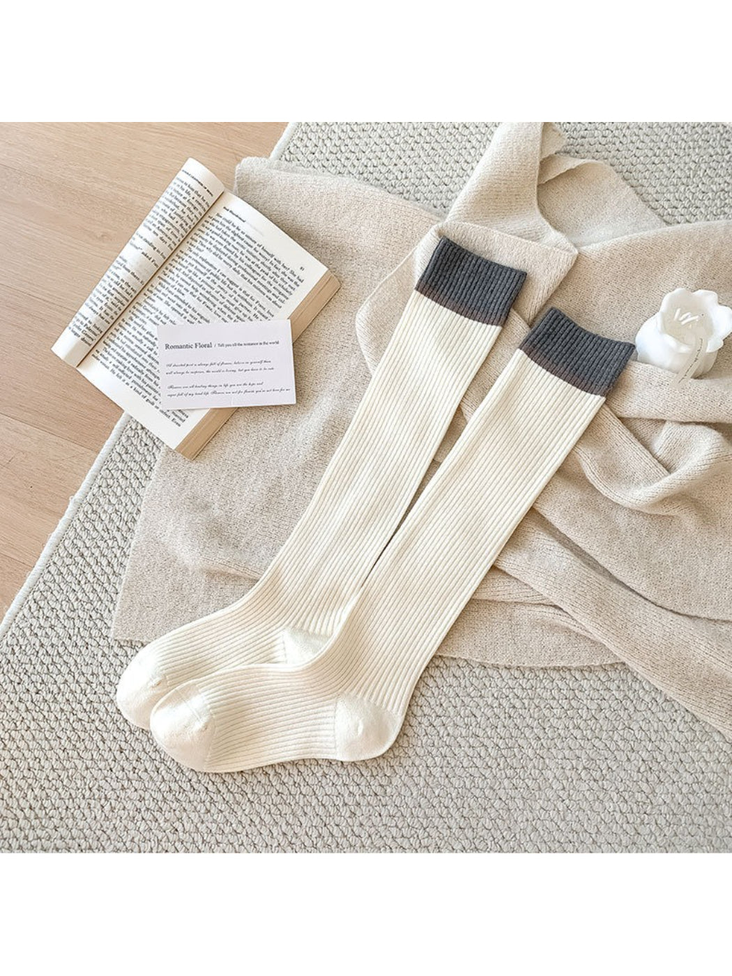 Rufia - Minimal Contrast Knee High Socks product image 4