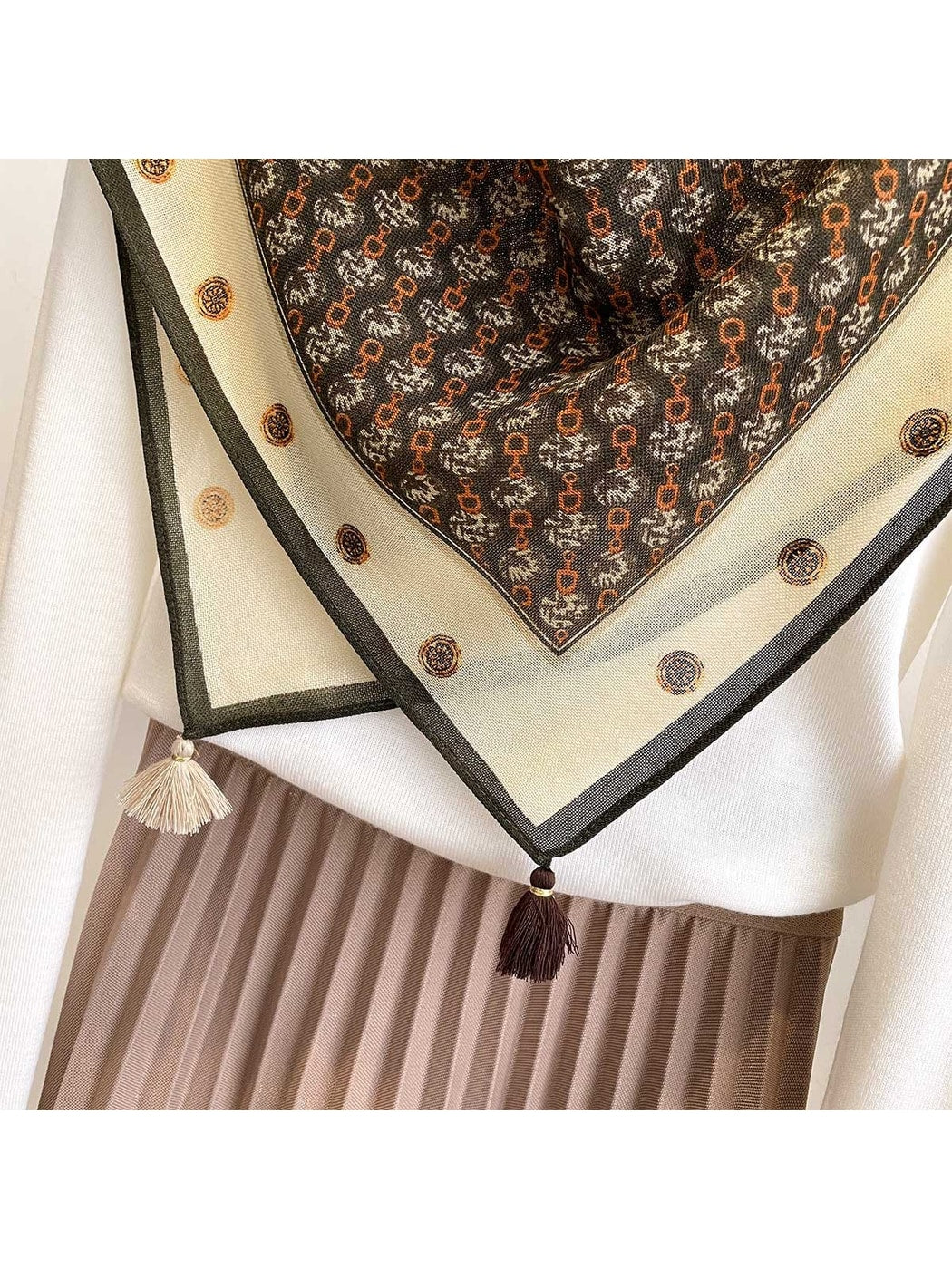 Scarvii - Elegant Neat Print Square Scarf